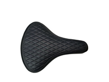Cargar imagen en el visor de la galería, SILLA RESORTE CITY BIKE ACOLCHADO NEGRO DE ROMBOS
