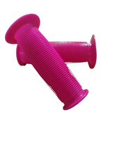 Cargar imagen en el visor de la galería, PUÑOS BMX GOMA ROSADO RIN 16
